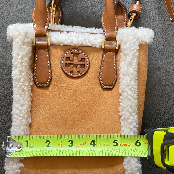 Tory Burch Blake mini shearling tote bag - Picture 9 of 10